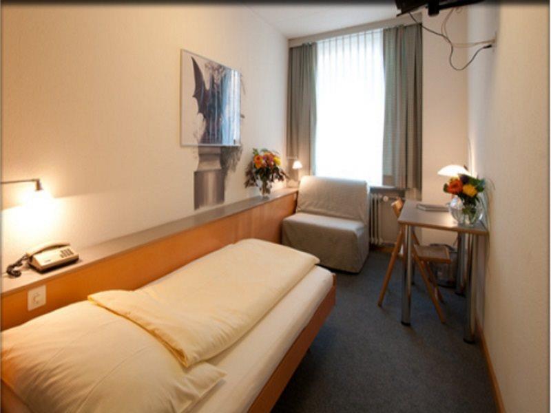 Hotel Muenchnerhof บาเซิล ภายนอก รูปภาพ